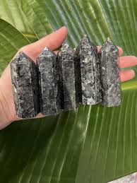 Larvikite Points